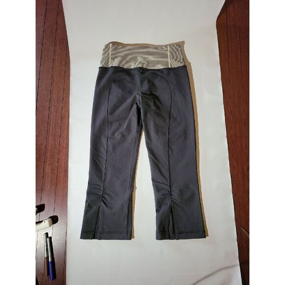 Lululemon Crop Pants Leggings Size 4 - Picture 2 of 6